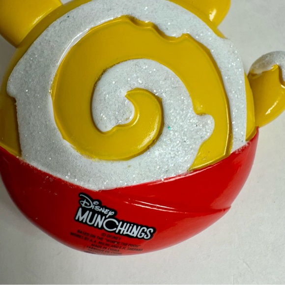 NWT. Disney Ornament - Munchlings Honey Cake Winnie The Pooh decoration - Picture 6 of 9